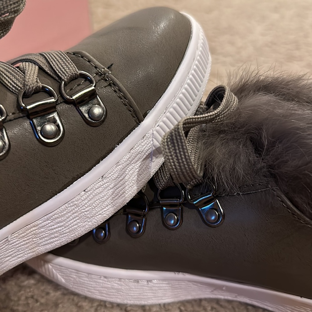 Brand new GC shoes grey with fur